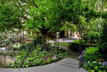 Elizabethan Lodge - Tourism Caloundra 3