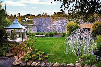 Elizabethan Lodge - Tourism Caloundra 6