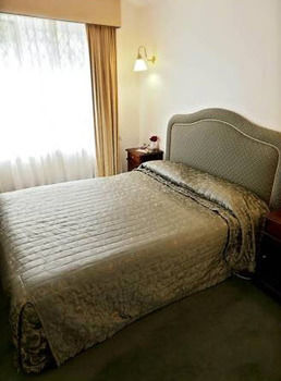Elizabethan Lodge - Tourism Caloundra 17