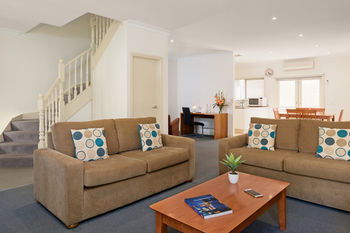 Apartments @ Kew Walpole Gardens - Kew Serviced Townhouses - Tourism Caloundra 4