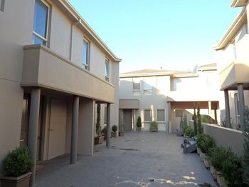 Apartments @ Kew Walpole Gardens - Kew Serviced Townhouses - Tourism Caloundra 12