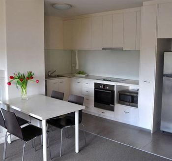 Albert Road Serviced Apartments - Tourism Caloundra 4