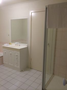 Australian Home Away Ringwood @ Bardia - Tourism Caloundra 0