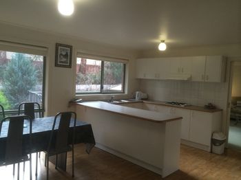 Australian Home Away Ringwood @ Bardia - Tourism Caloundra 2