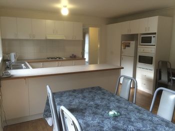 Australian Home Away Ringwood @ Bardia - Tourism Caloundra 14
