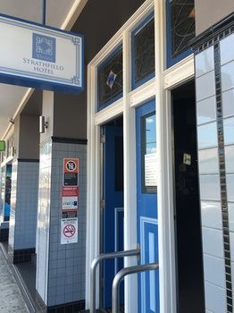 Strathfield Hotel - Tourism Caloundra 9