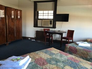 Strathfield Hotel - Tourism Caloundra 21