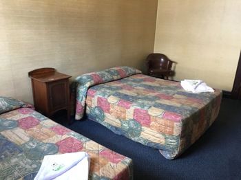 Strathfield Hotel - Tourism Caloundra 23