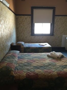 Strathfield Hotel - Tourism Caloundra 24