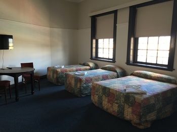 Strathfield Hotel - Tourism Caloundra 28