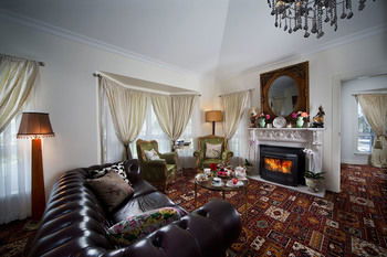 Katoomba Manor - Tourism Caloundra 2