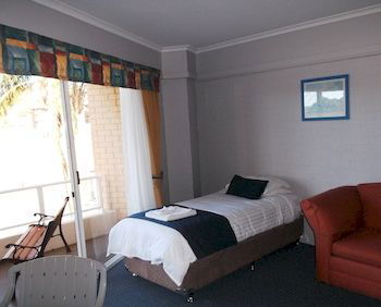 Ulladulla Harbour Motel - Tourism Caloundra 2