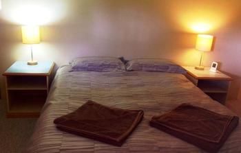 Hunter Hideaway Cottages - Tourism Caloundra 0