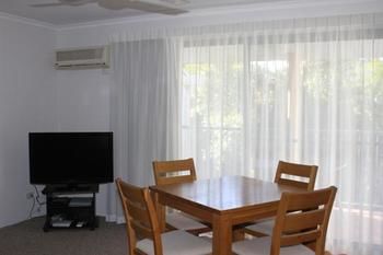 Chez Noosa Resort Motel - Tourism Caloundra 0