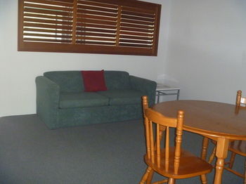 Chez Noosa Resort Motel - Tourism Caloundra 24