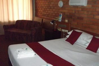 Hilldrop Motor Inn - Tourism Caloundra 2