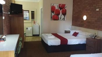 Hilldrop Motor Inn - Tourism Caloundra 3