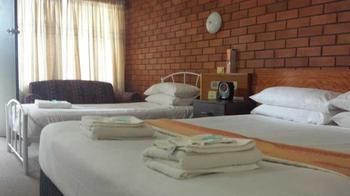 Hilldrop Motor Inn - Tourism Caloundra 6