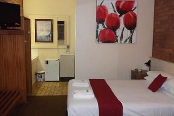 Hilldrop Motor Inn - Tourism Caloundra 11