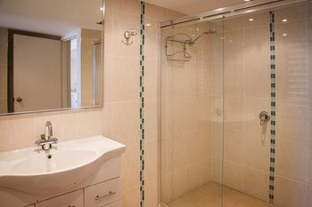 Elouera Tower Beachfront Apartments - Tourism Caloundra 3