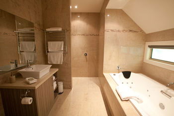 Wild Cattle Creek Estate - Tourism Caloundra 0
