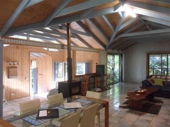Treetops Accommodation Montville - Tourism Caloundra 2