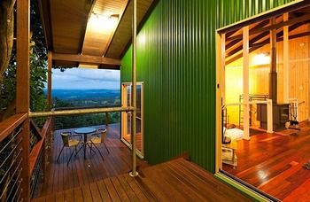 Treetops Accommodation Montville - Tourism Caloundra 10