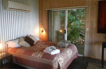 Treetops Accommodation Montville - Tourism Caloundra 24