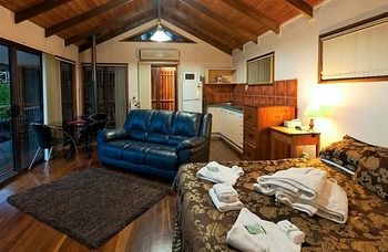 Treetops Accommodation Montville - Tourism Caloundra 25