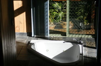 Treetops Accommodation Montville - Tourism Caloundra 34