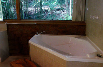 Treetops Accommodation Montville - Tourism Caloundra 35