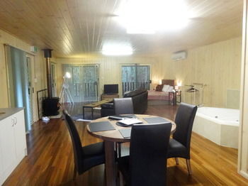 Treetops Accommodation Montville - Tourism Caloundra 44