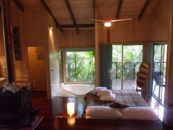 Treetops Accommodation Montville - Tourism Caloundra 69