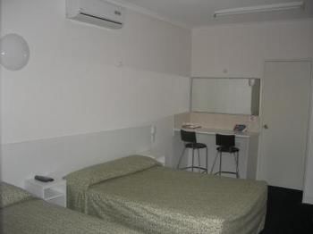 Central Motel Mooloolaba - Tourism Caloundra 3