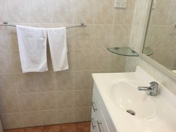 Town & Country Motel - Tourism Caloundra 0