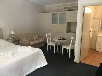 Town & Country Motel - Tourism Caloundra 13