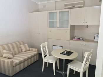 Town & Country Motel - Tourism Caloundra 16