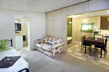 Mapleton Cabins & Caravan Park - Tourism Caloundra 3