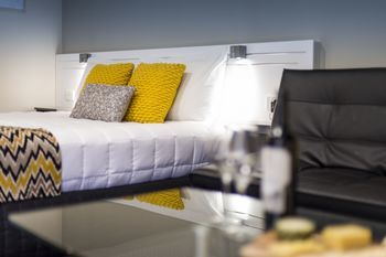 The Abbey Motor Inn - Tourism Caloundra 0
