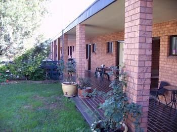 Centabrook Motor Inn - Tourism Caloundra 1
