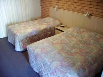 Centabrook Motor Inn - Tourism Caloundra 3