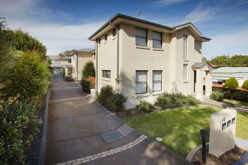 Charlestown Terrace - Tourism Caloundra 3