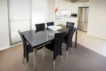 Charlestown Terrace - Tourism Caloundra 7