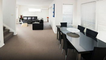 Charlestown Terrace - Tourism Caloundra 19