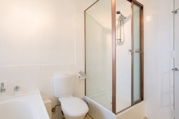 Queens Road Palace - Tourism Caloundra 0