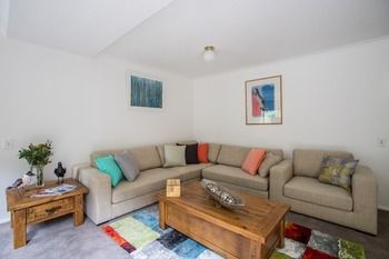 Queens Road Palace - Tourism Caloundra 3