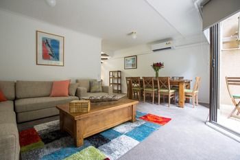 Queens Road Palace - Tourism Caloundra 6