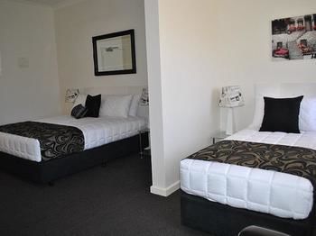 Heritage River Motor Inn - Tourism Caloundra 1