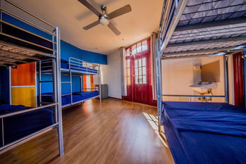 Kings Cross Backpackers - Adults Only - Tourism Caloundra 1