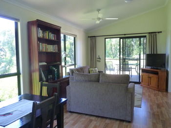 Bellthorpe Stays - Tourism Caloundra 15